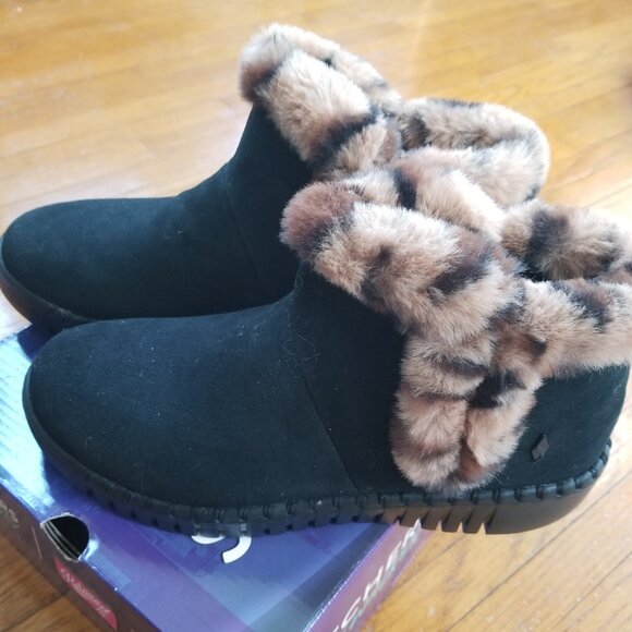 Sketchers Women's Relaxed Fit Size 8 Faux Fur Lined Boots - Picture 2 of 7